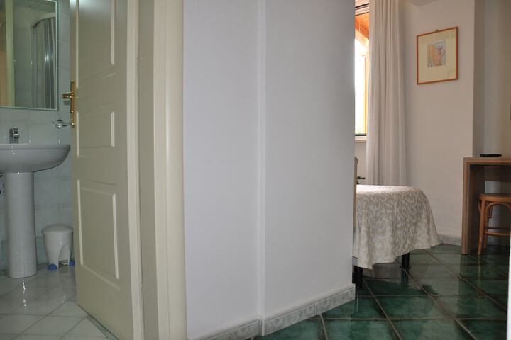 Room 11 of 63