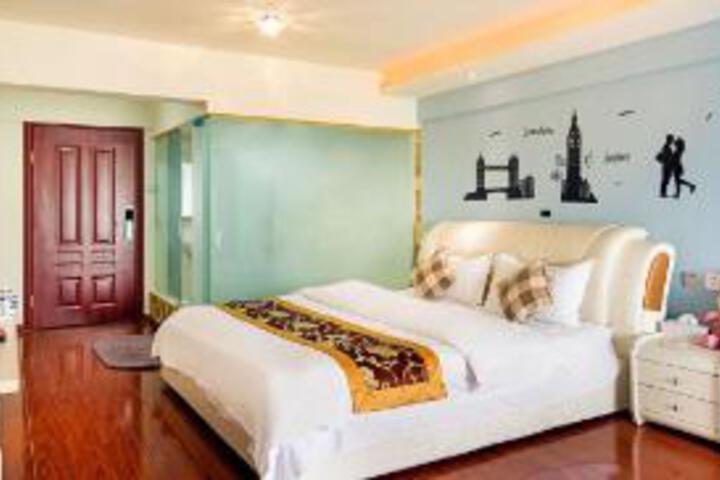 Room 5 of 7