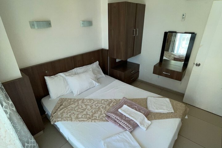 Room 13 of 22