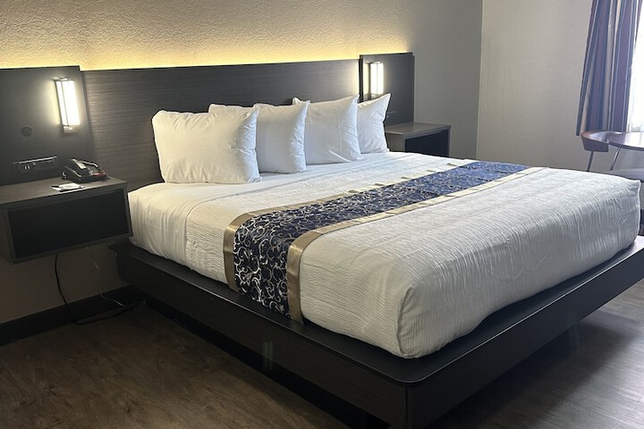 Room 12 of 38