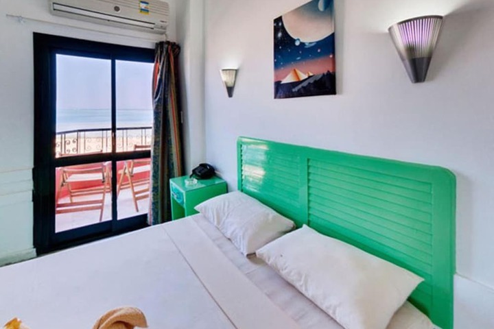Room 6 of 34