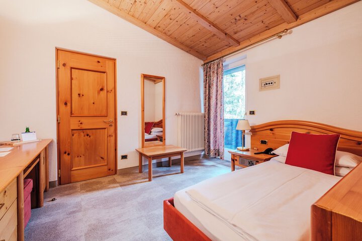 Room 27 of 145