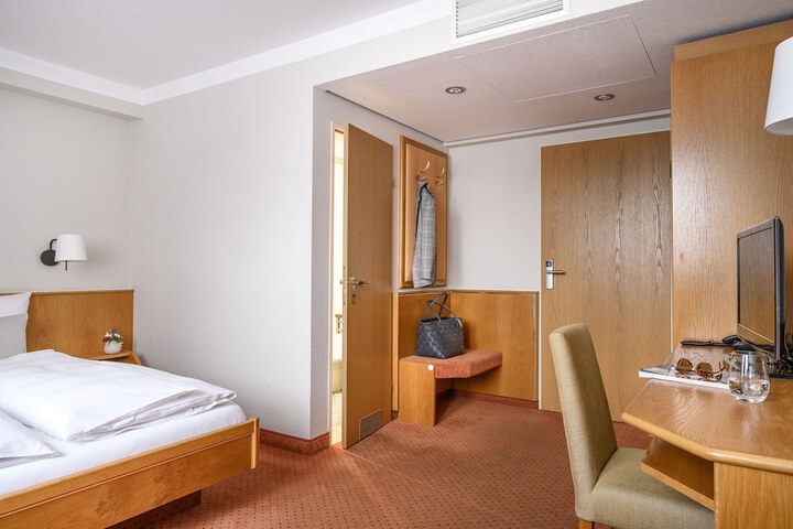 Room 55 of 189