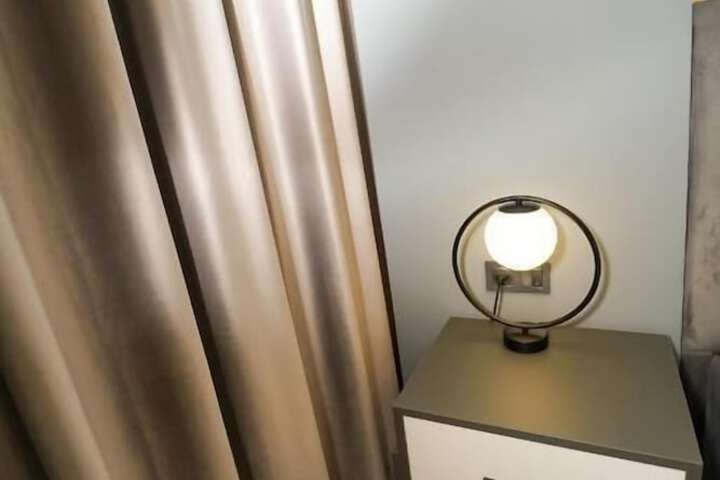Room 8 of 18