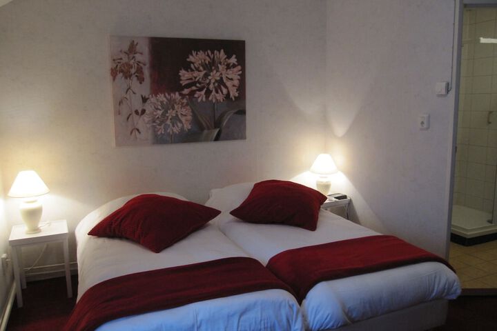 Room 8 of 11
