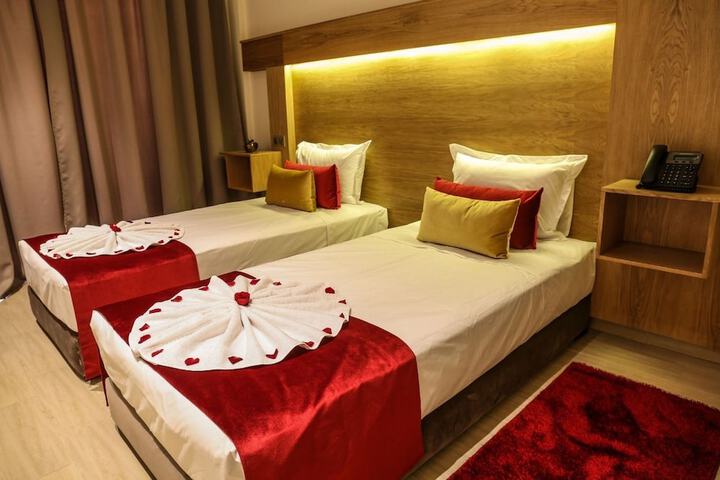Room 4 of 9