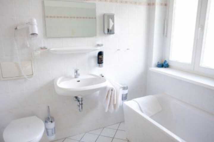 Room 4 of 24