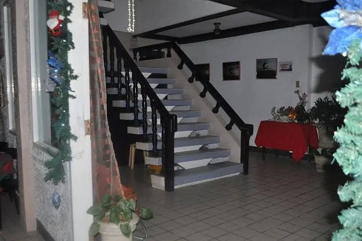 Nikkos Place Travellers Inn