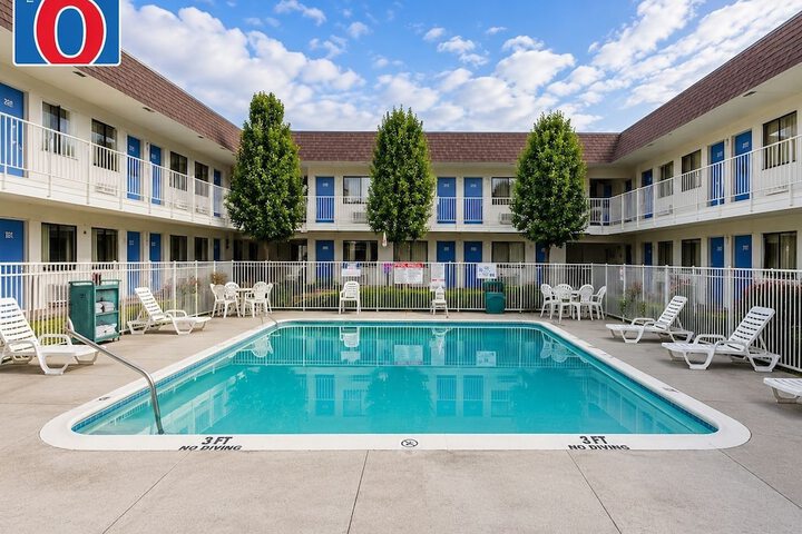 Pools & Facilities
