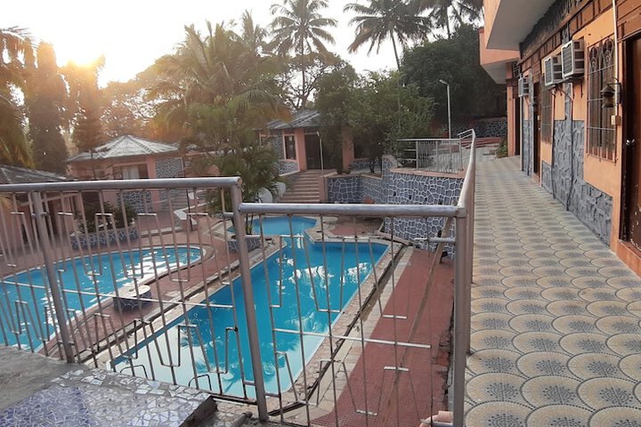 Pool 82 of 157