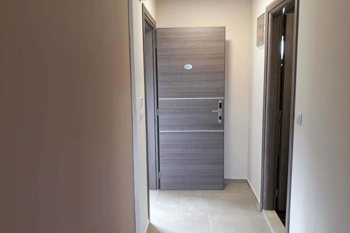 Room 10 of 106