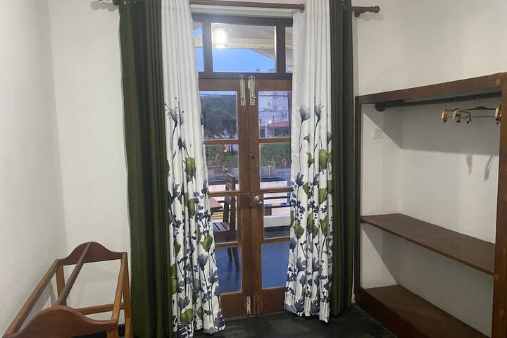 Room 7 of 93