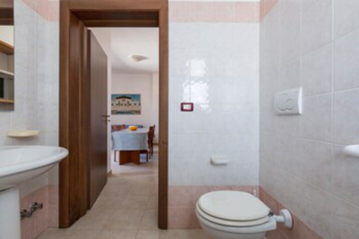 Room 7 of 113