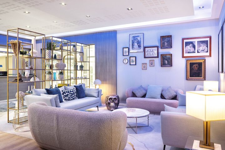 Entrance & Lobby