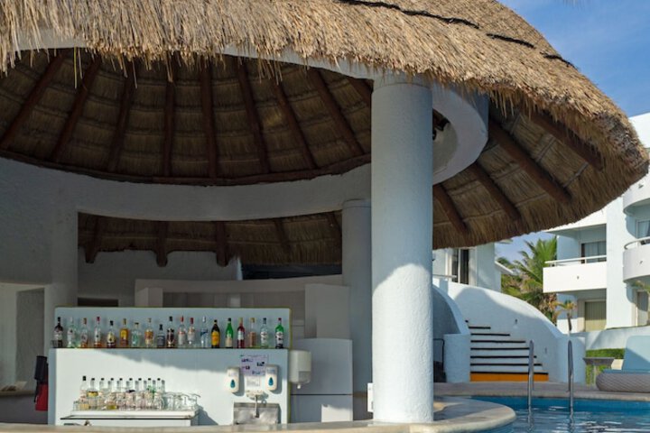Hotel with Pool