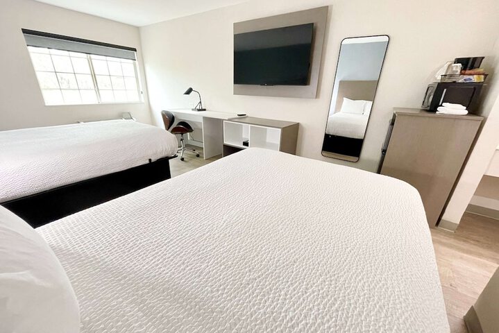2 Double Beds (6 of 10)
