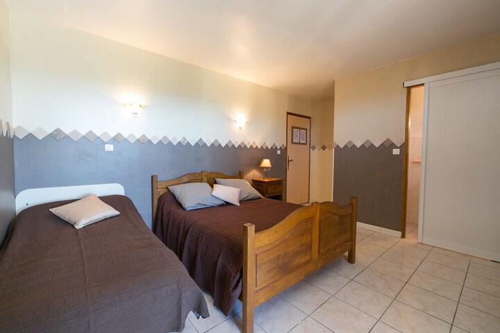 Room 6 of 70