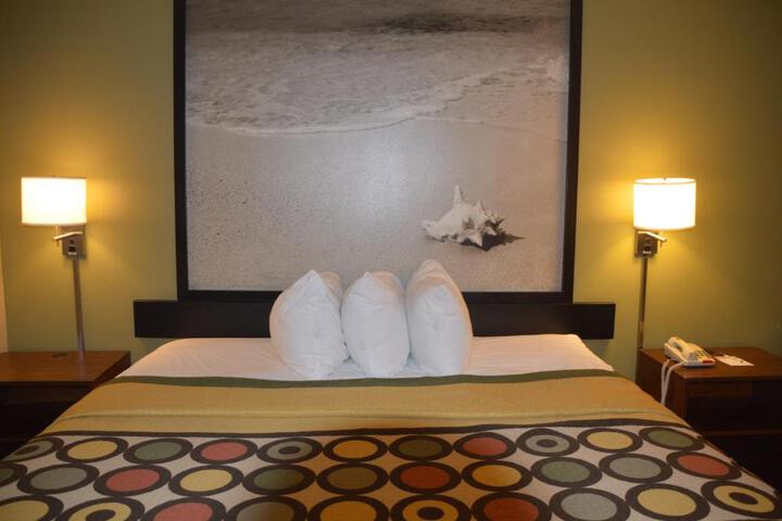 1 King Bed (8 of 13)