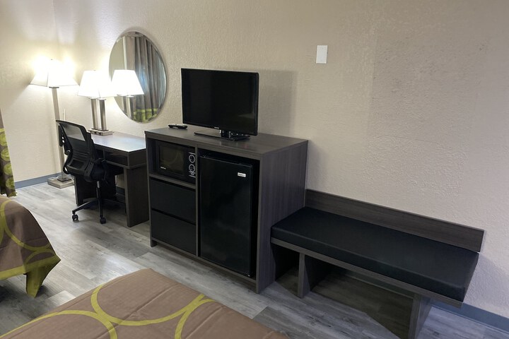 2 Queen Beds (4 of 7)
