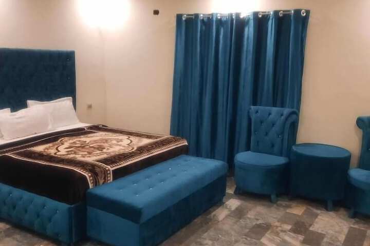 Room 4 of 16