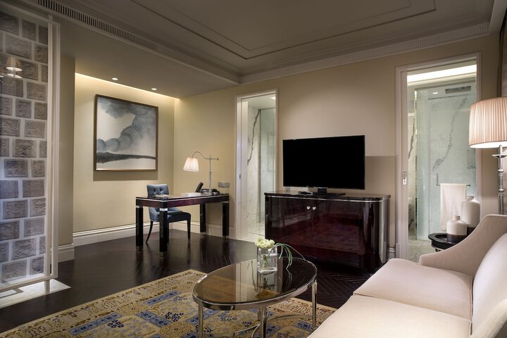 Room 6 of 73