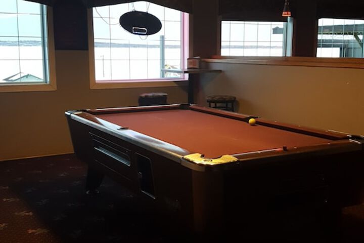 Lounge 31 of 37