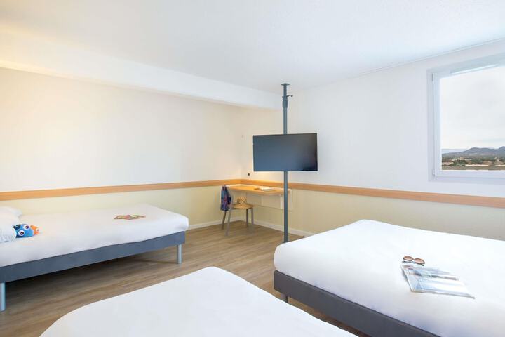 Room 17 of 118