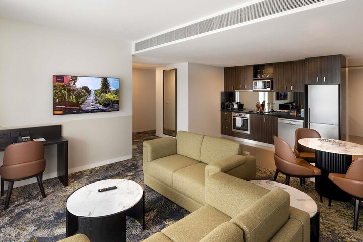 Room 105 of 163