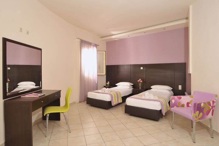 Room 5 of 43