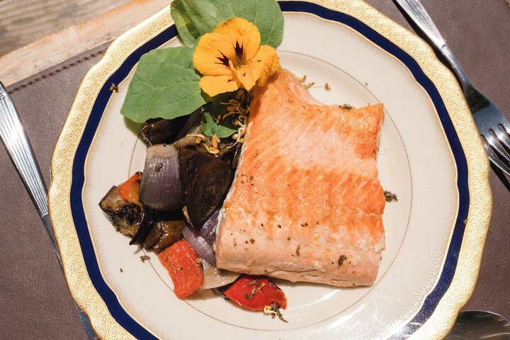 Dining 80 of 87