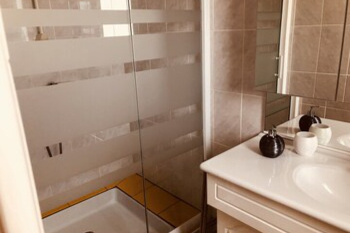 Room 4 of 25