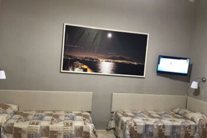 Room 32 of 38