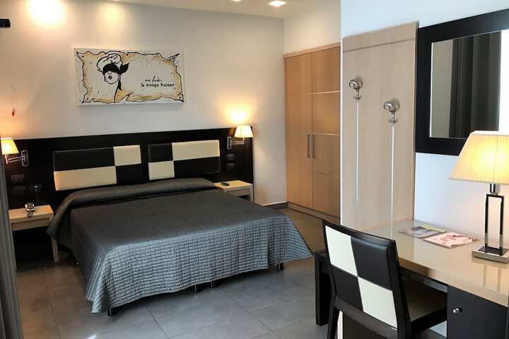 Room 18 of 65