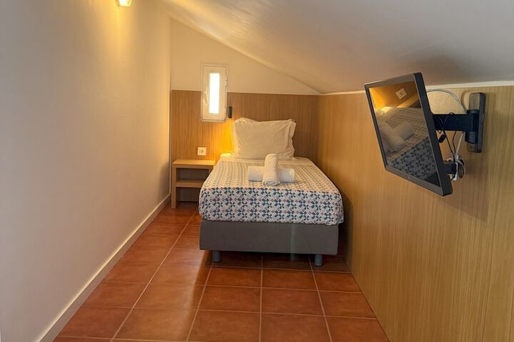 Room 103 of 157