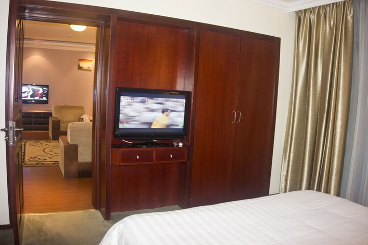 Room 11 of 50