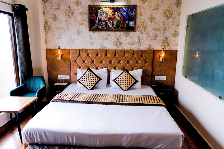 Room 4 of 36