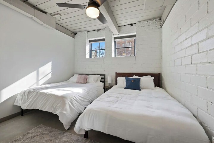 Room 6 of 237