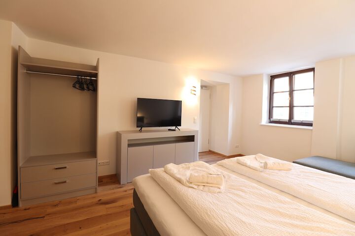 Room 32 of 102