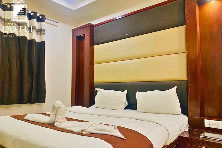 Room 10 of 14