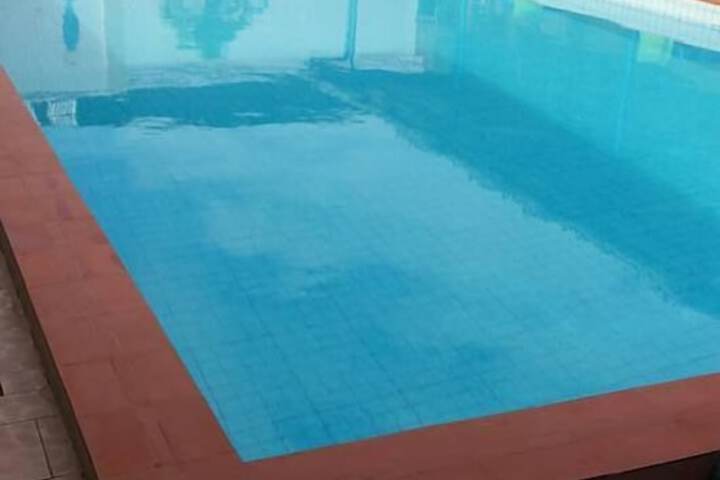 Pool 10 of 15