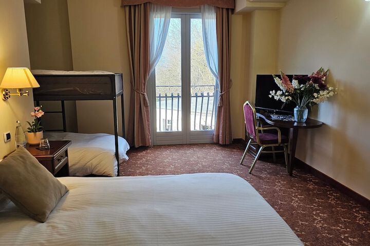 Room 12 of 27