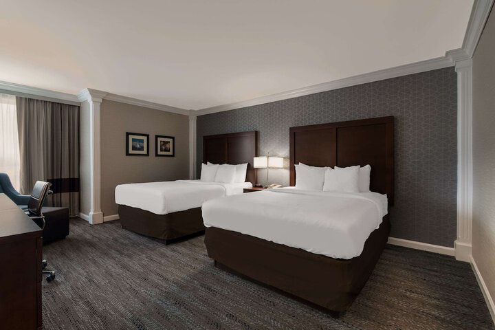 2 Queen Beds (5 of 6)