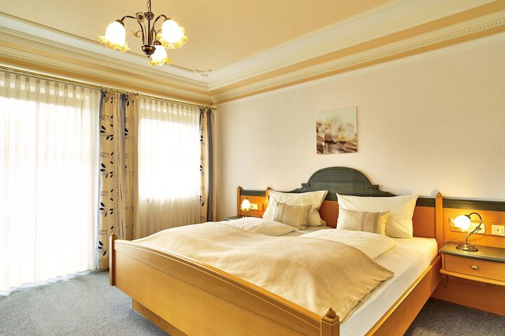 Room 16 of 37