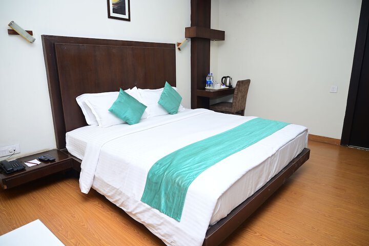 Room 6 of 25
