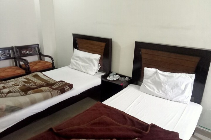 Room 9 of 14