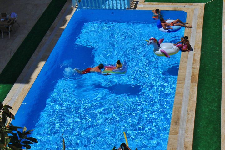 Pool 19 of 35