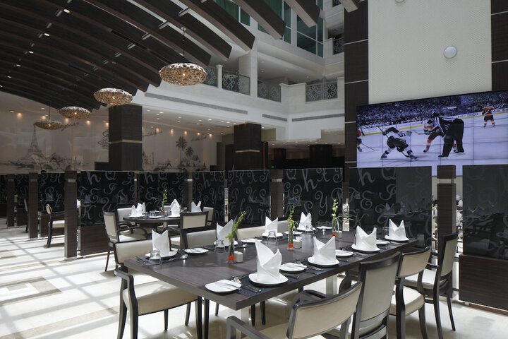Dining 69 of 90