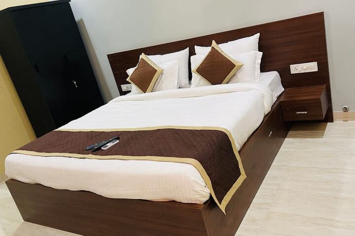Room 12 of 20