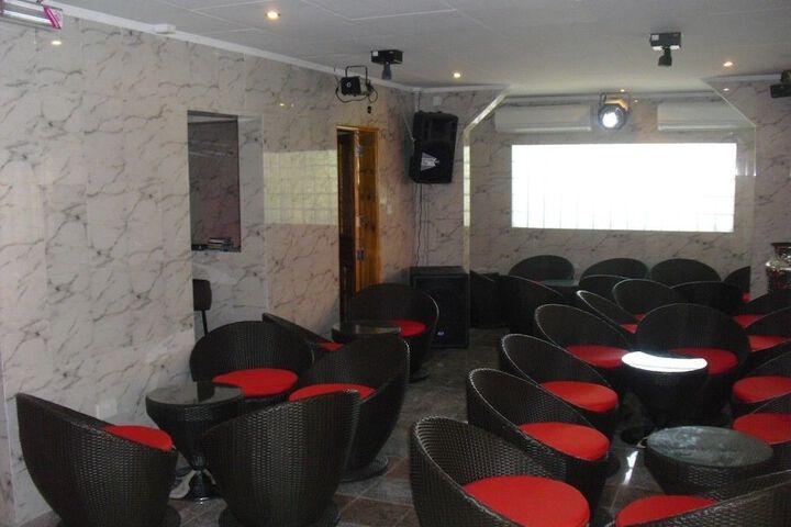 Lounge 58 of 98