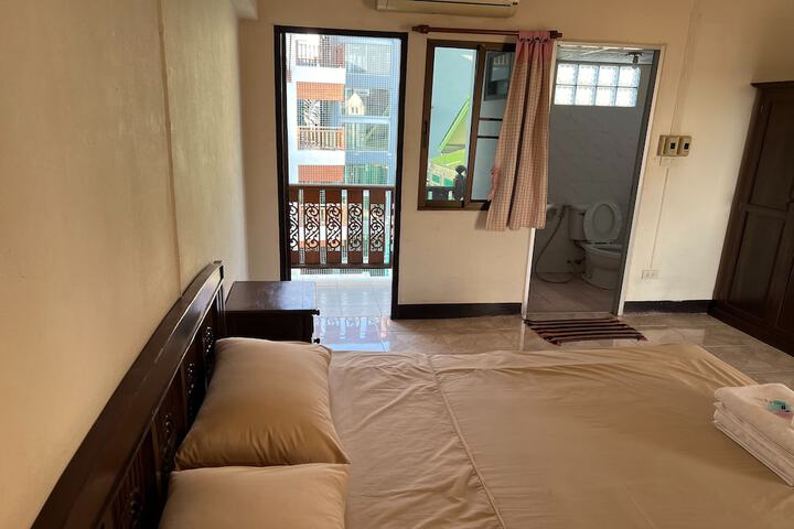 Room 4 of 37